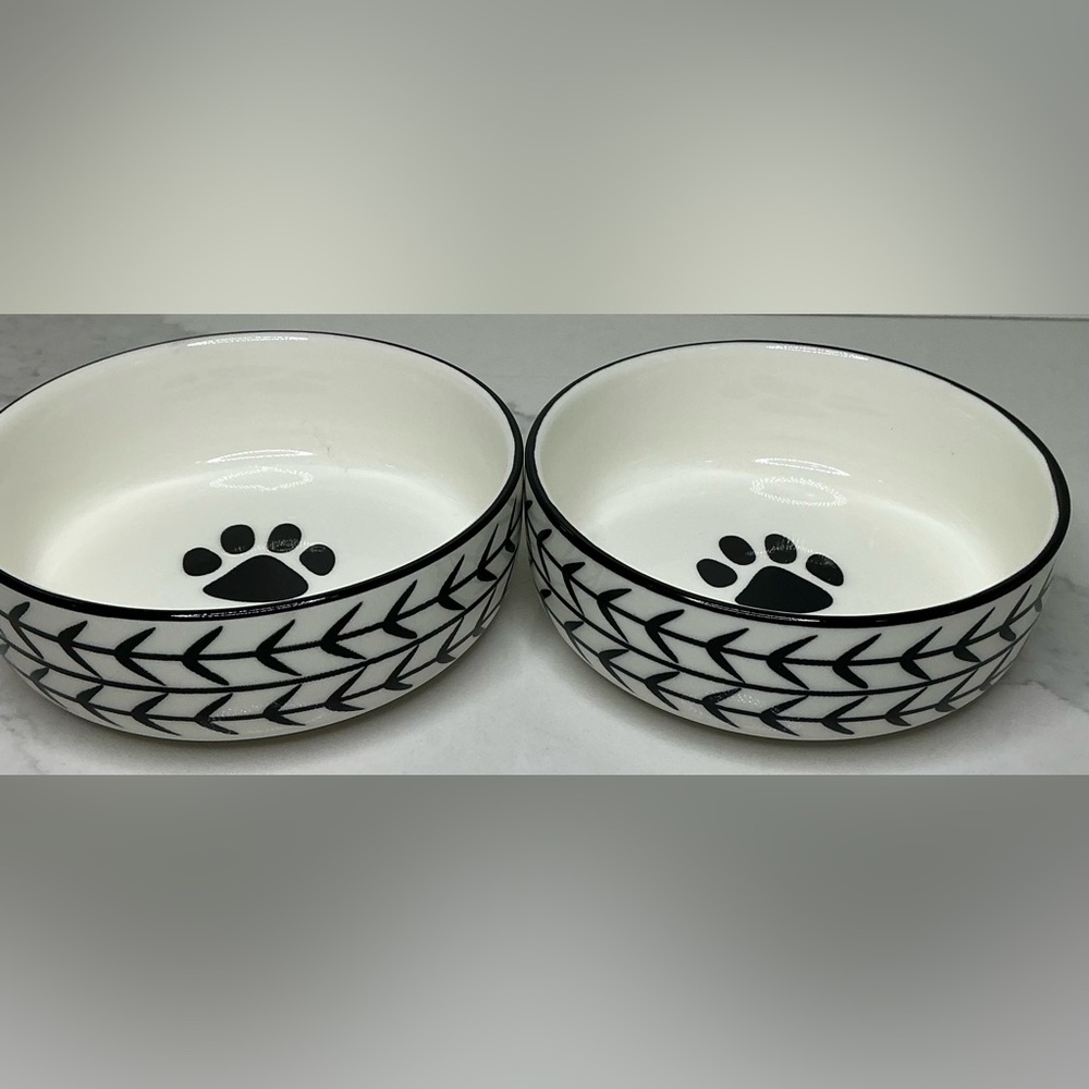 2 Signature Housewares 5"R x 1.5"D Black  Arrow Food Water Pet Dog Bowl New